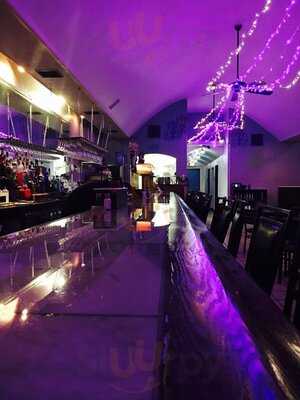 Zullos Bistro And Bar