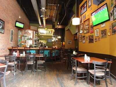 Easy Joe's American Pub