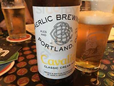 Saraveza Bottle Shop And Pasty Tavern