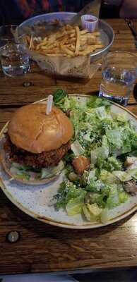 Lucy's American Tavern