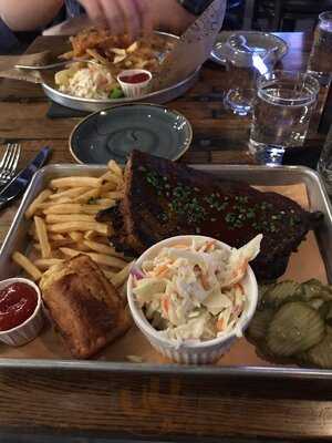 Lucy's American Tavern