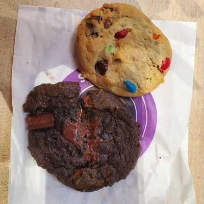 Insomnia Cookies