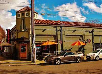 The Broadway Grill & Brewery