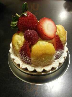 Paris Baguette Court Street