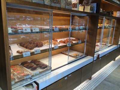 Paris Baguette Court Street