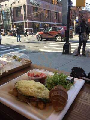 Paris Baguette Court Street