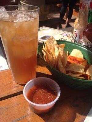 Los Locos Bar & Grill