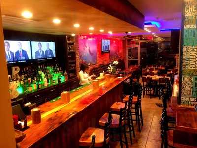 Roy's Restaurant & Bar