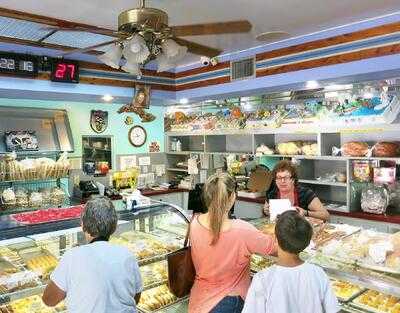 El Brazo Fuerte Bakery