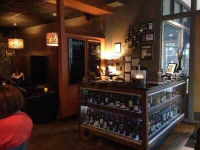 Nosh Restaurant And Wine Lounge