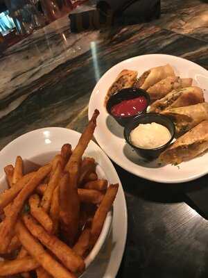 Bqe Restaurant & Lounge