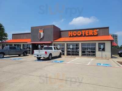 Hooters