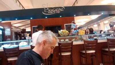 Piacere News & Cafe