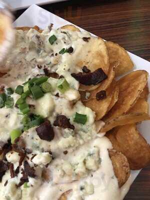 Hmshost C Shulas Bar & Grille