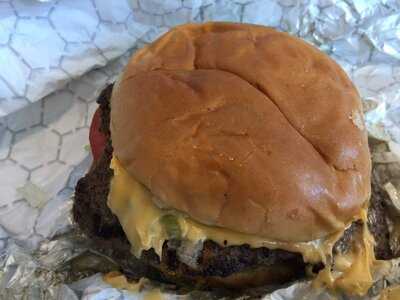 Hmshost C Shulas Bar & Grille