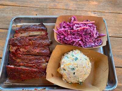 Heim Barbecue On The River