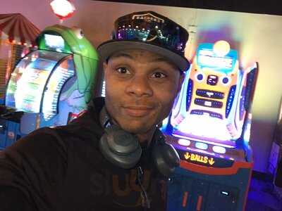 Pit Road Bar & Grill