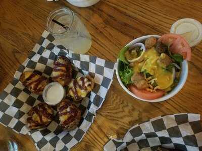 Pit Road Bar & Grill