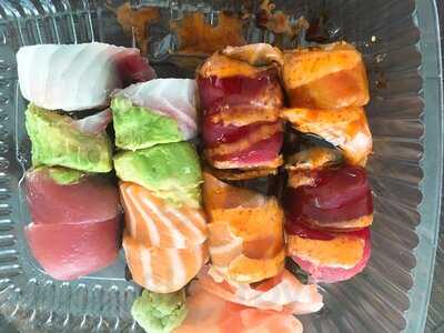 Lakeview Pearl Sushi Bar And Asian Bistro
