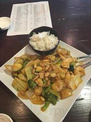 Lakeview Pearl Sushi Bar And Asian Bistro