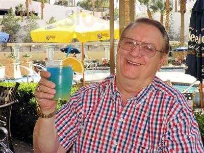 Waves Pool Bar And Grill