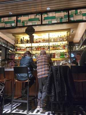 Poka Lola Social Club