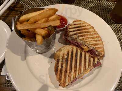 The Irish American Pub