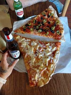 Mama's Famous Pizza & Heros Magee