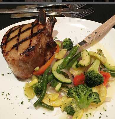 Anthony's Steakhouse And Ozone Lounge