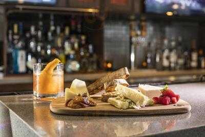 Ventanas Restaurant Bar & Lounge