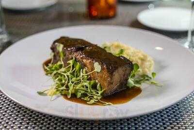 Ventanas Restaurant Bar & Lounge