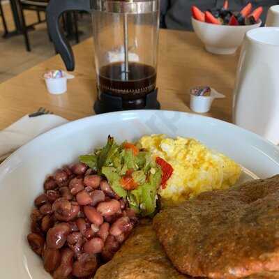 La Luna Cafe And Bakery