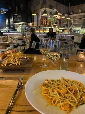 Hearthstone Kitchen & Cellar