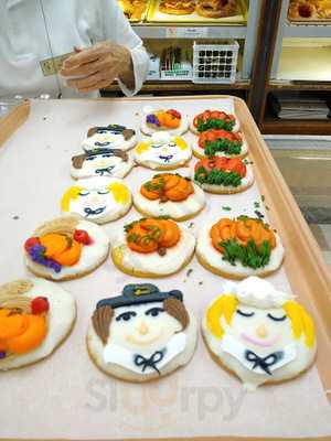 Servatii Pastry Shop And Deli