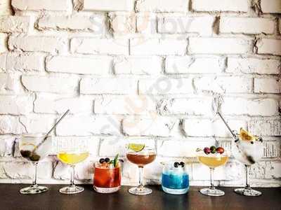 Thackeray: Cafe & Bar