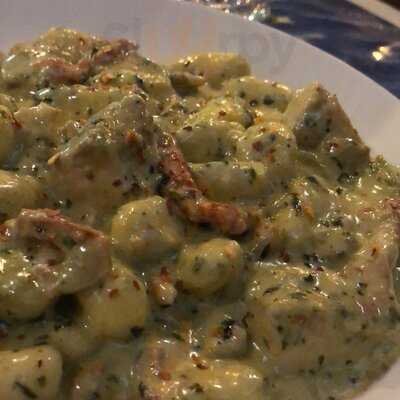 Roma Restaurant & Deli