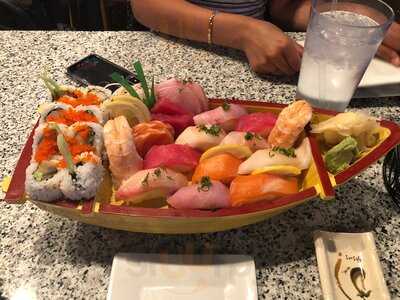 Fareast Fuzion Sushi Bar & Lounge