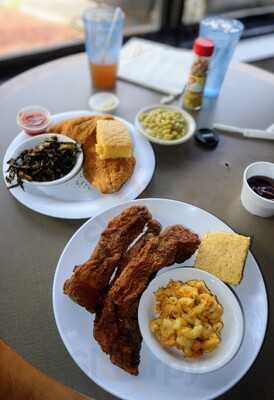 Jazzy's Resturant And Lounge