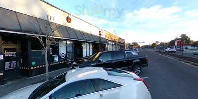 Jazzy's Resturant And Lounge