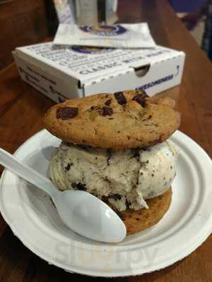 Insomnia Cookies