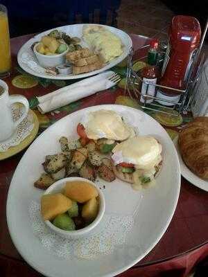 St Tropez Bakery & Bistro