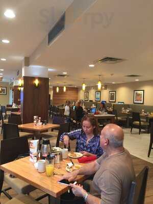 Madera's Restaurant And Bar