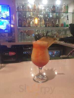 Madera's Restaurant And Bar