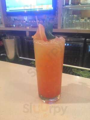 Madera's Restaurant And Bar