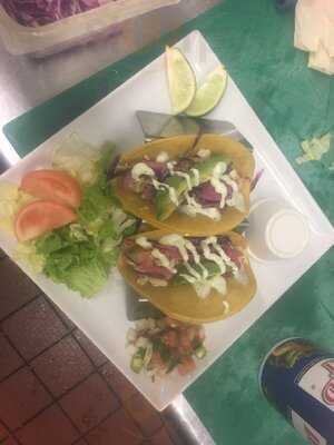 Madera's Restaurant And Bar