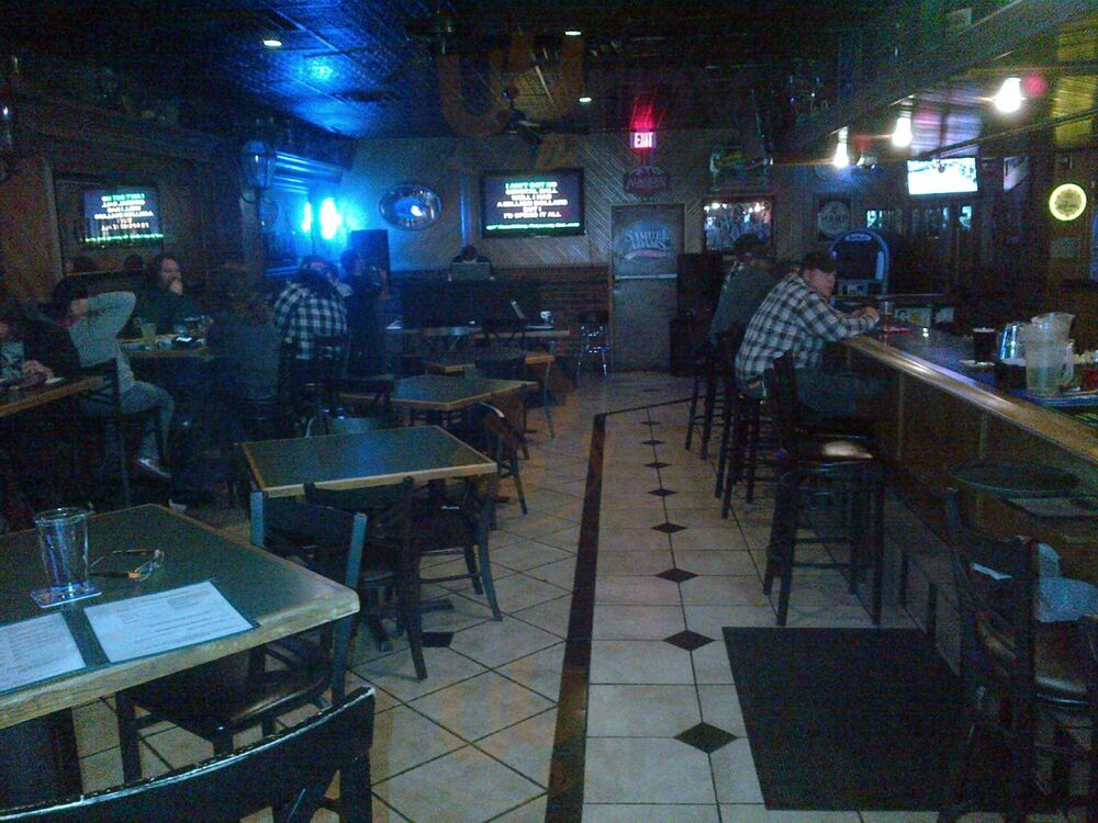 Louie's Pub And Grill