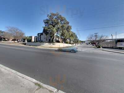 Gins Chinese Restaurant