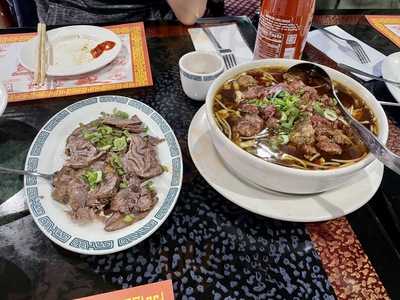 Gins Chinese Restaurant