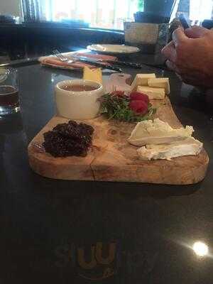 Wallace's Whiskey Room & Kitchen