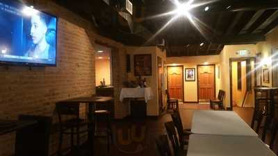 Shakers Fine Spirits & Wine Lounge